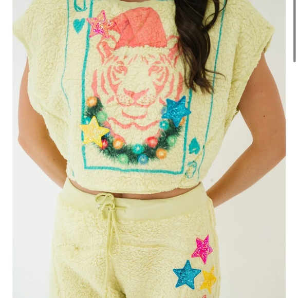 Judith March 2-piece fleece jogger set - Picture 5 of 5